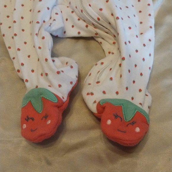 Strawberry-Themed Pajamas 3m Carter's - Picture 8 of 11